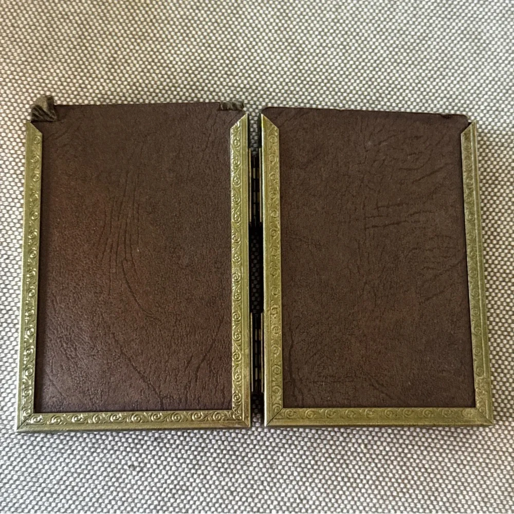 Vtg brass small double picture frame patina